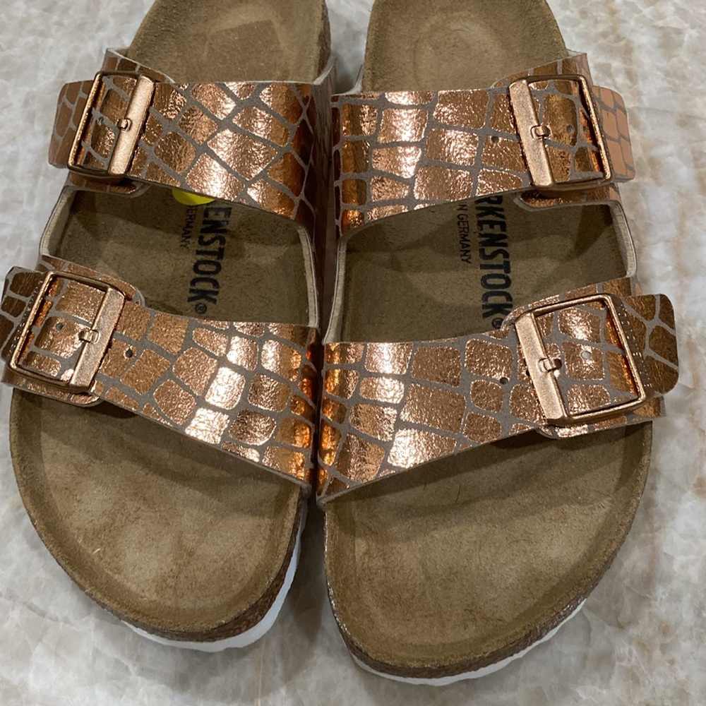 NWT Birkenstock Women's Gold Sandals size 39 - Picture 3 of 6